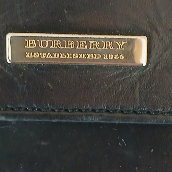 New-Authentic-Burberry LEATHER wallet w/ Signature Gold Tone Hardware-front snap - Picture 3 of 14